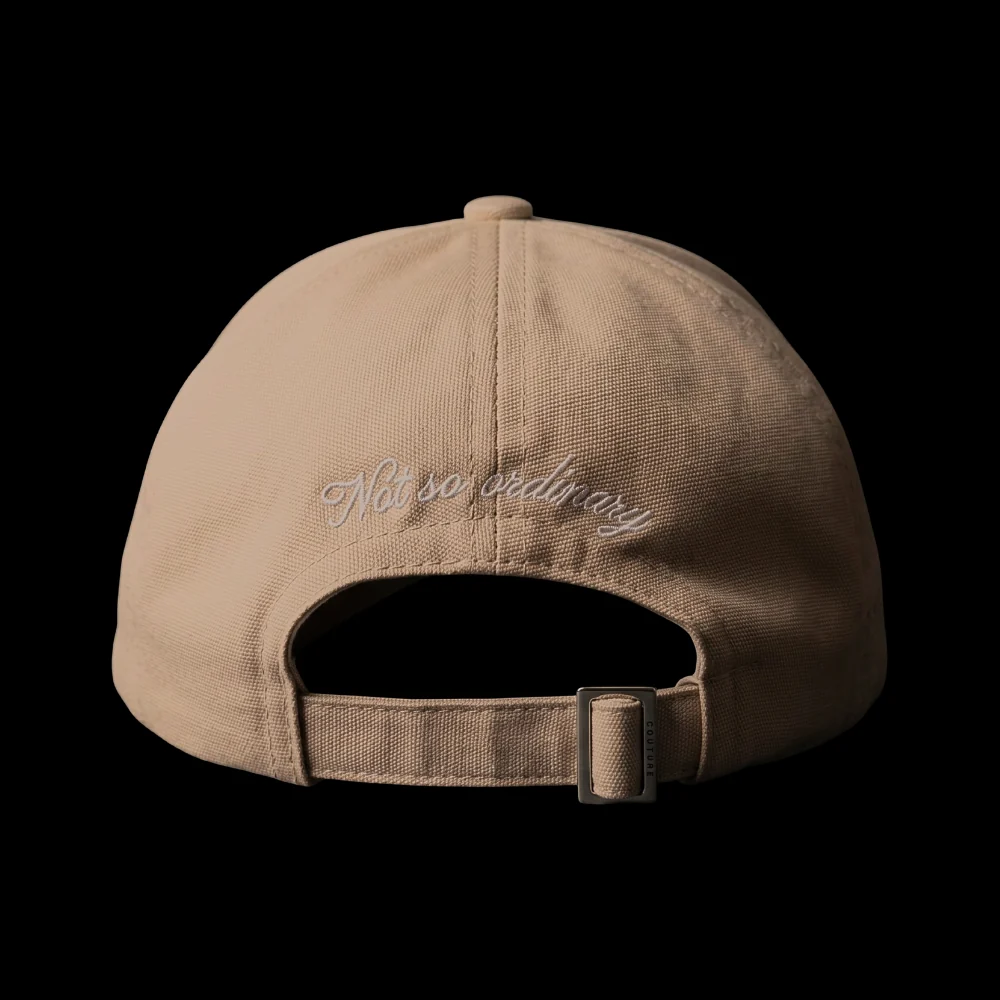 Retro del cappello NSOC con il ricamo Not so ordinary